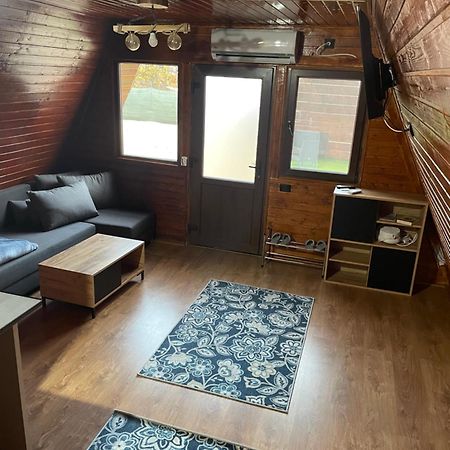 Cabana Tip A La 300 M De Castel Hunedoara Eksteriør billede