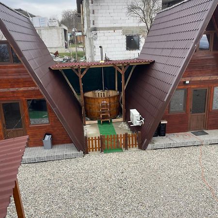 Cabana Tip A La 300 M De Castel Hunedoara Eksteriør billede
