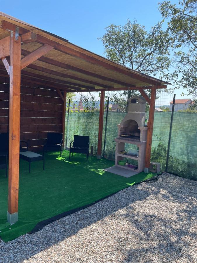 Cabana Tip A La 300 M De Castel Hunedoara Eksteriør billede