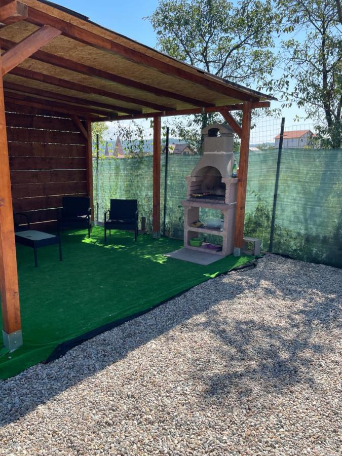 Cabana Tip A La 300 M De Castel Hunedoara Eksteriør billede