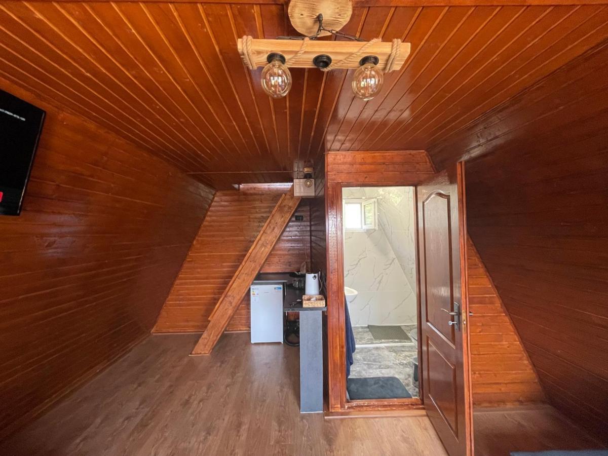Cabana Tip A La 300 M De Castel Hunedoara Eksteriør billede